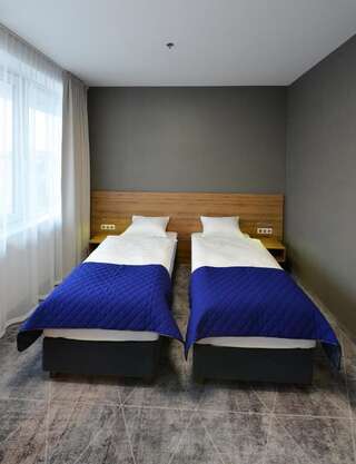 Отель Hotel Centrum Болеславец Просторный двухместный номер с 2 отдельными кроватями-4