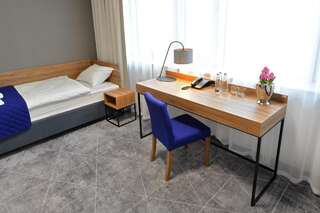 Отель Hotel Centrum Болеславец Просторный двухместный номер с 2 отдельными кроватями-5