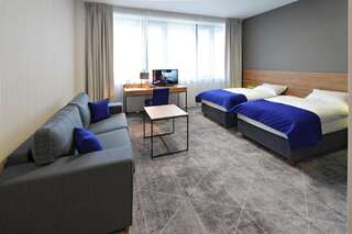 Отель Hotel Centrum Болеславец Большой двухместный номер с 1 кроватью или 2 отдельными кроватями-5